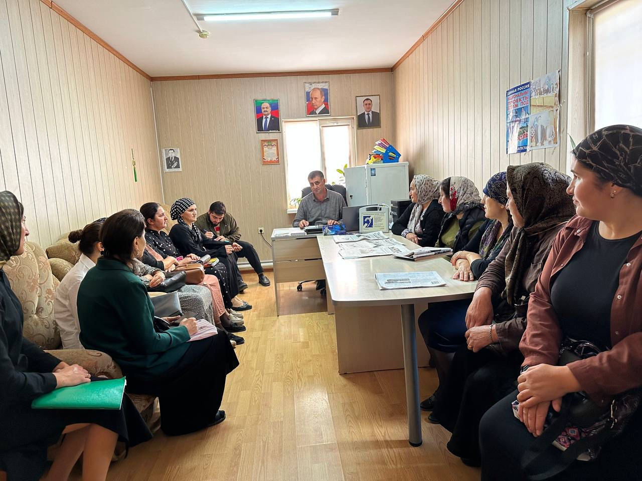 Совещание с социальными работниками.